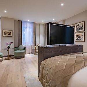 One-Bedroom Deluxe King Suite Kent